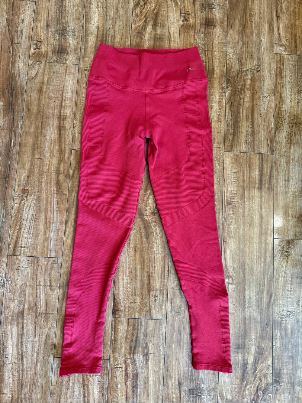 NUX Women’s Red Textured Stretch Leggings Size Medium